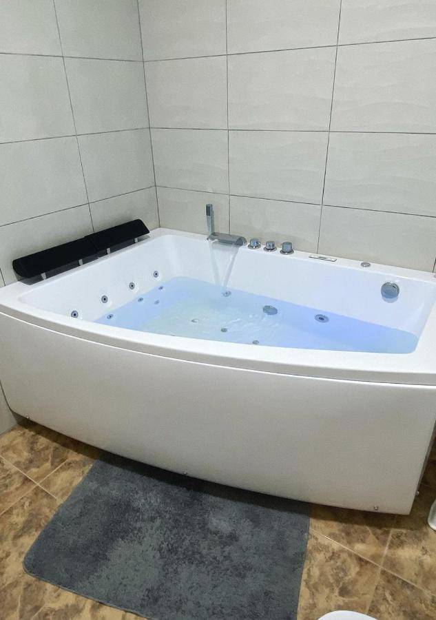 Casa Con Piscina, Villa Alarilla Fuentiduena de Tajo Bagian luar foto
