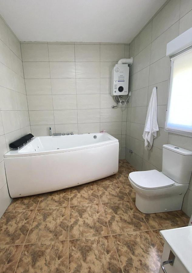 Casa Con Piscina, Villa Alarilla Fuentiduena de Tajo Bagian luar foto